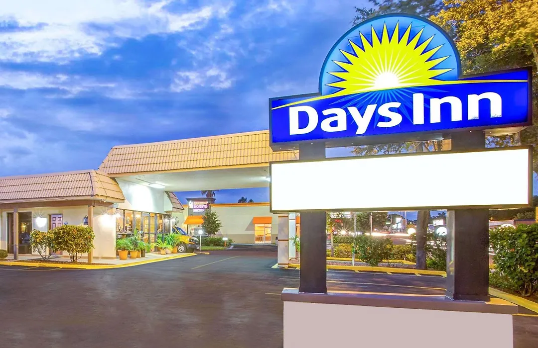 Days Inn By Wyndham St. Petersburg Central-1
