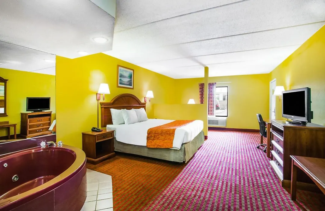 Howard Johnson By Wyndham Panama City-1
