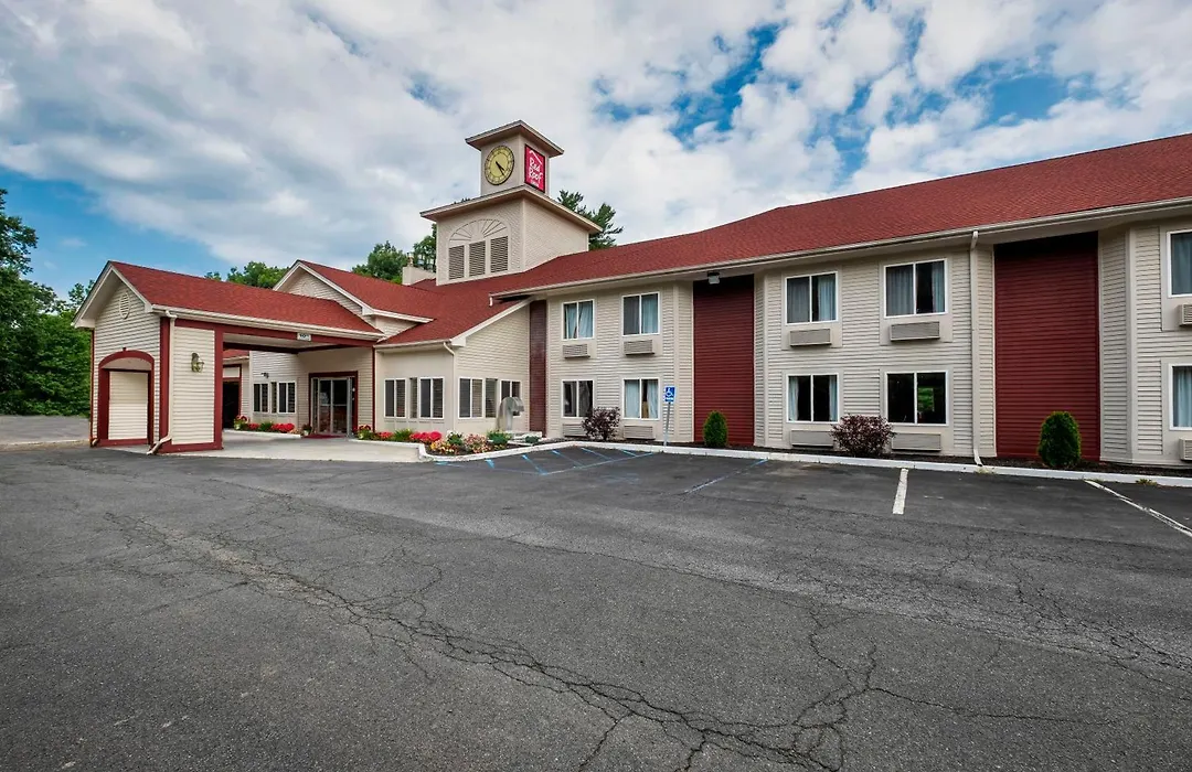 Red Roof Inn Clifton Park-1