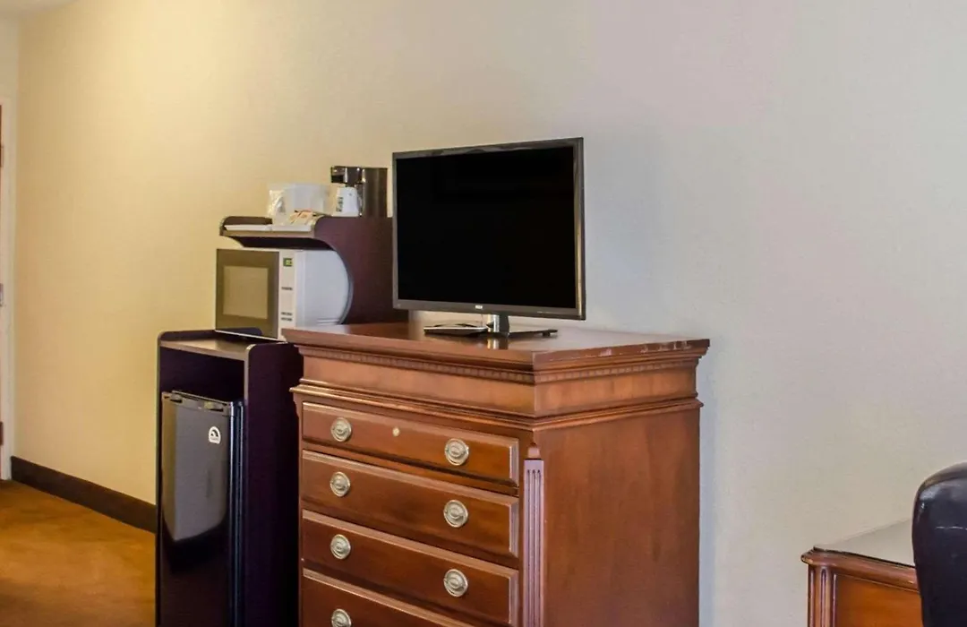 Quality Inn & Suites Pensacola Bayview-1