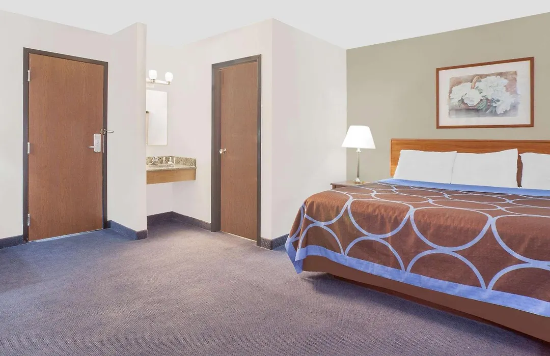 Super 8 By Wyndham Middletown-1