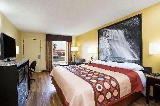 Super 8 By Wyndham Garner/Clayton/Raleigh-1