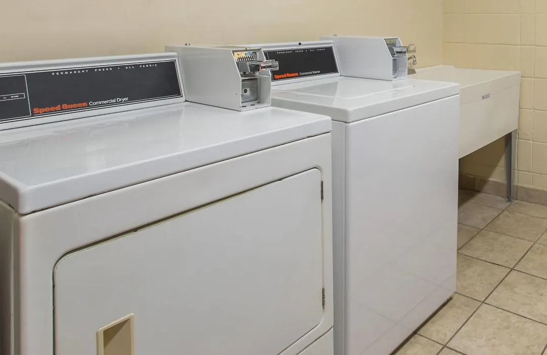Days Inn & Suites By Wyndham Navarre - Near Beaches Hurlburt-1