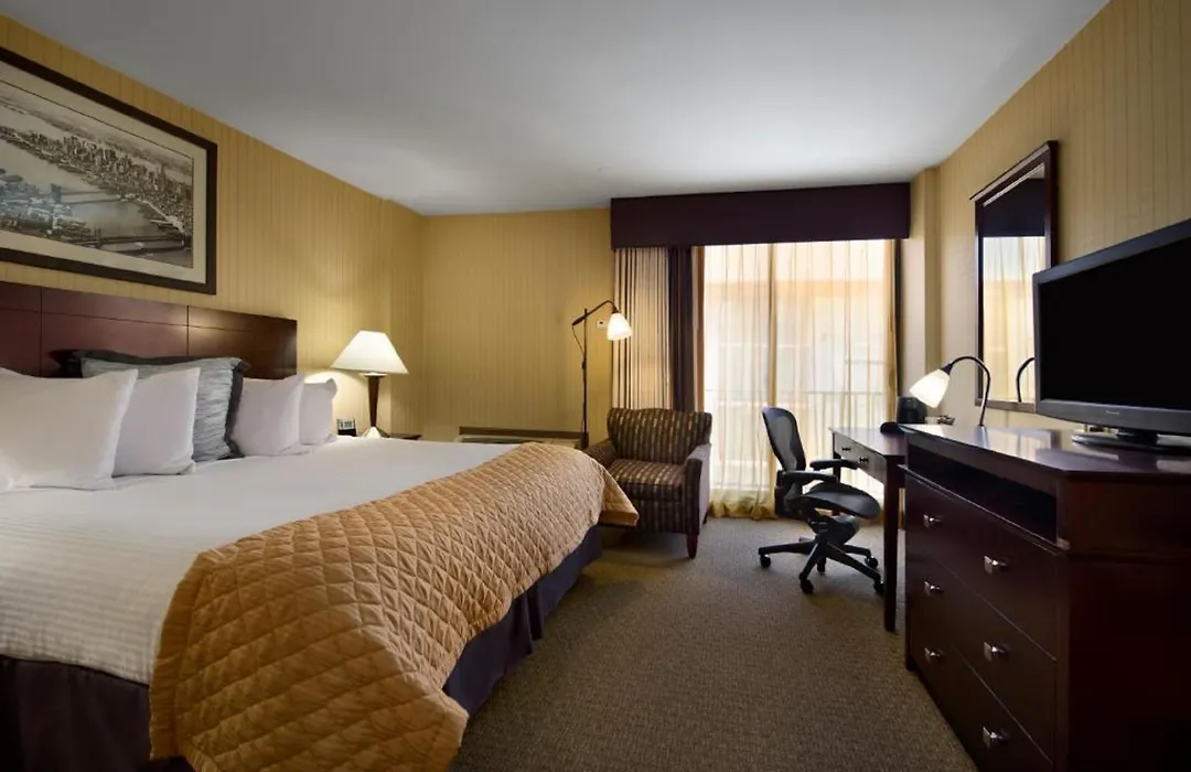 Wyndham Garden Hotel Newark Airport-1