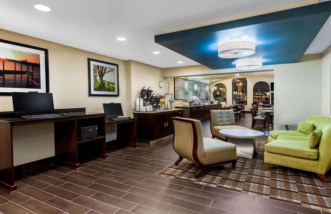 La Quinta Inn By Wyndham Sandusky Near Cedar Point-1
