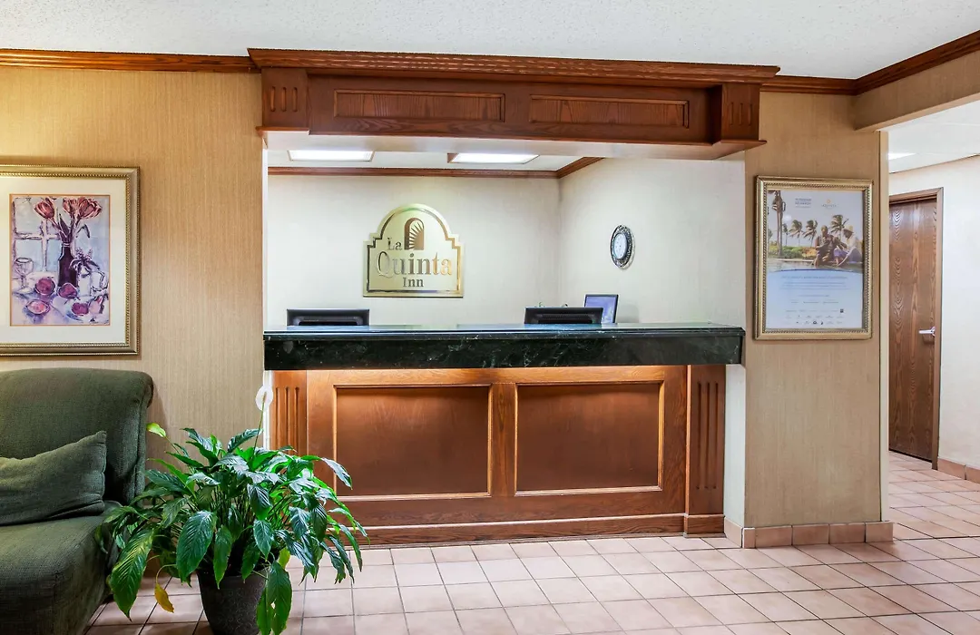 La Quinta Inn By Wyndham Detroit Southgate-1