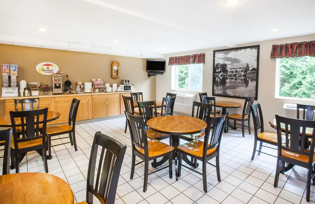 Super 8 By Wyndham West Branch-1