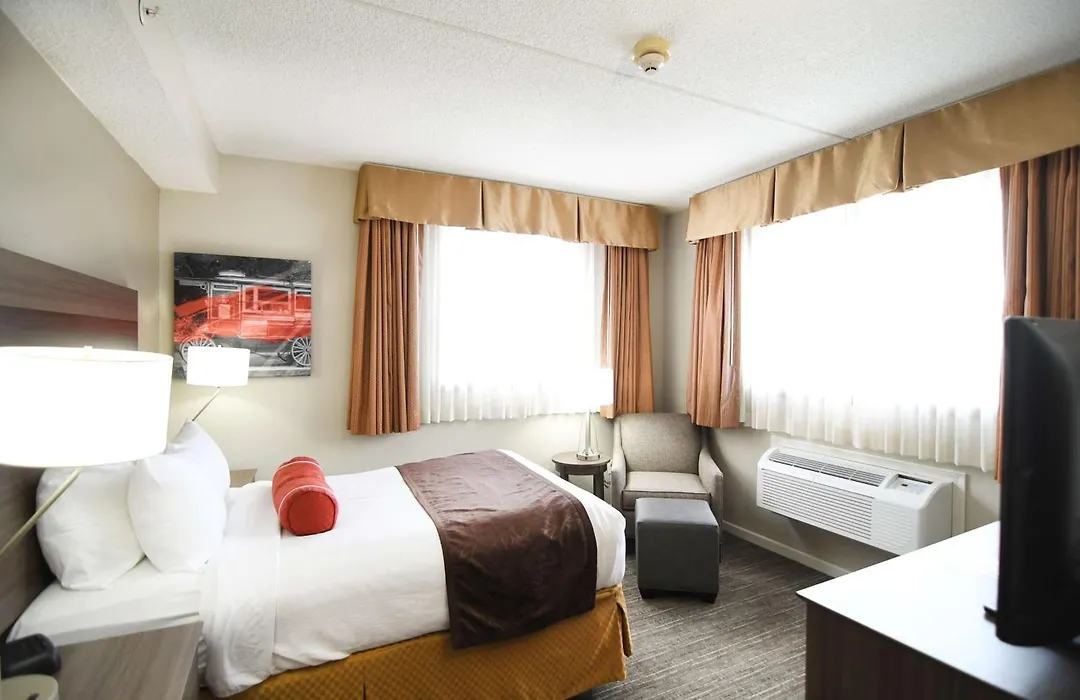 Best Western Plus Sandusky Hotel & Suites-1
