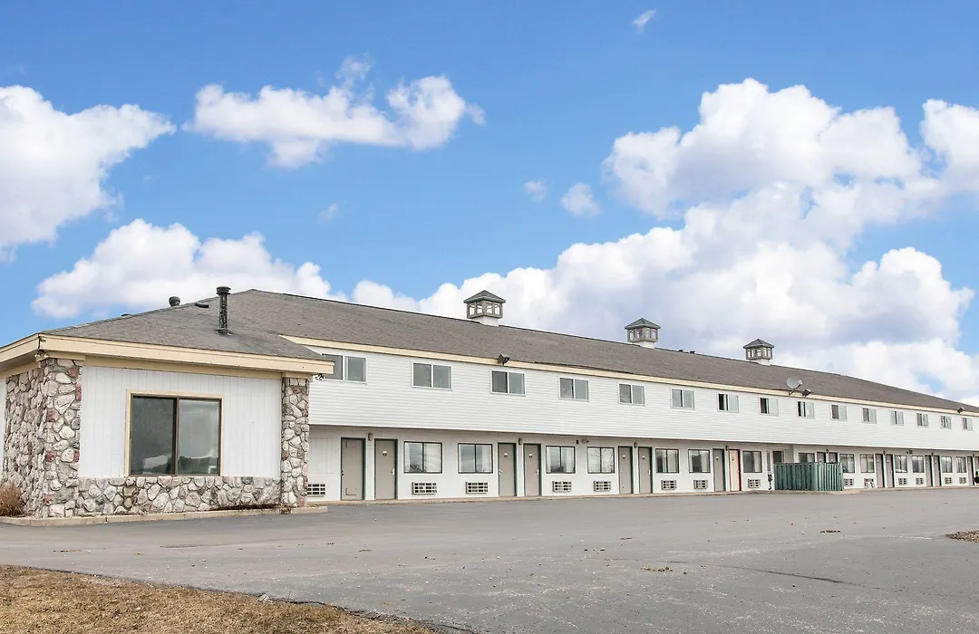 Super 8 By Wyndham Petoskey-1