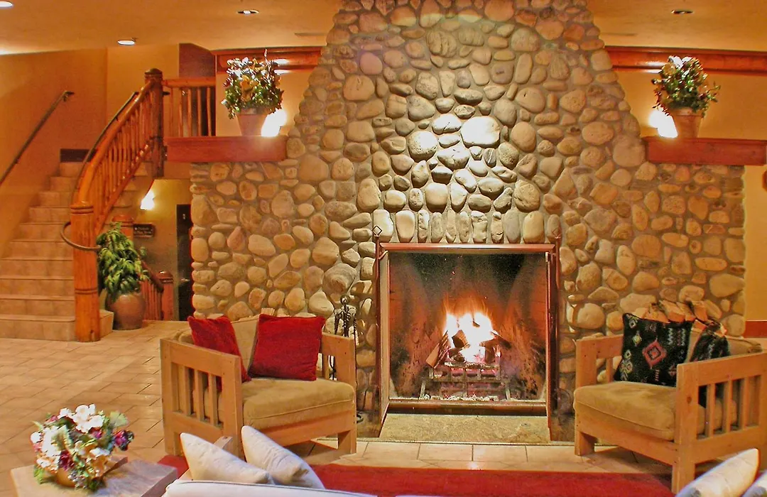 Banff Caribou Lodge And Spa-1