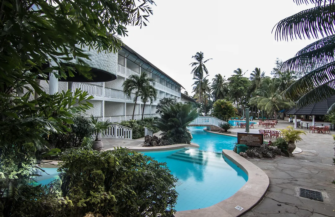 Travellers Beach Hotel & Spa-1