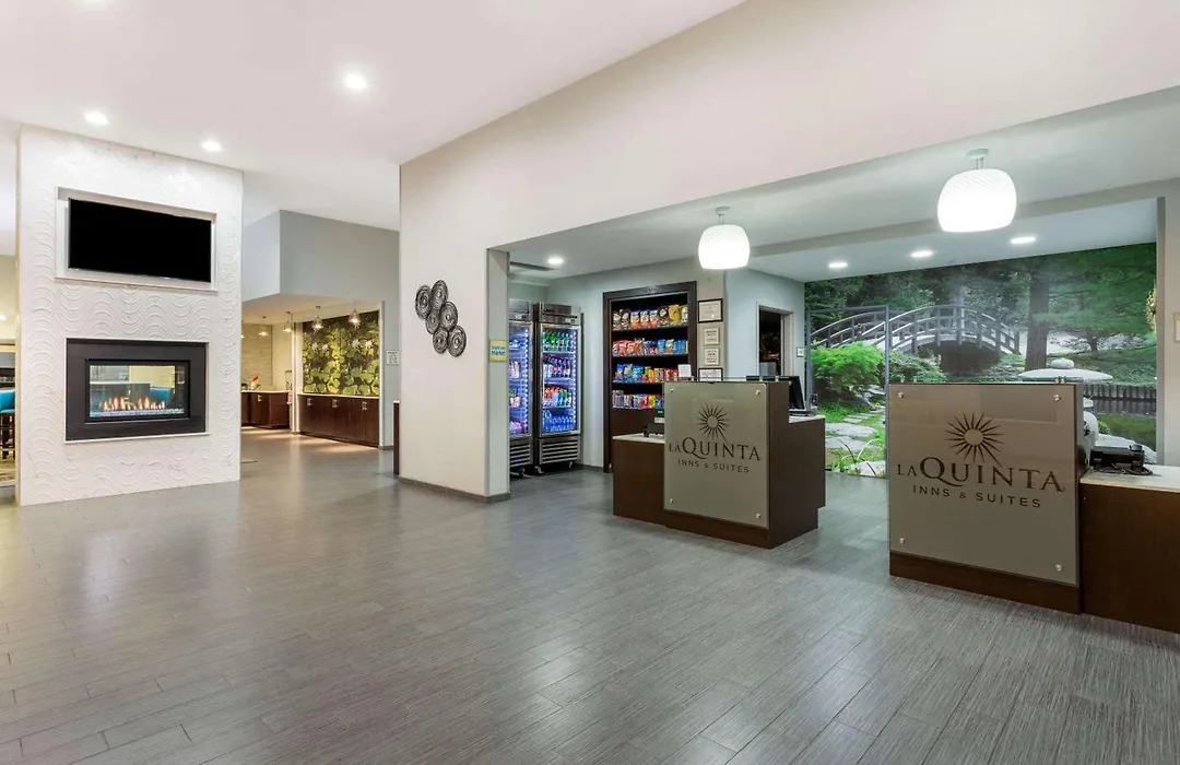 La Quinta By Wyndham Rockford-1