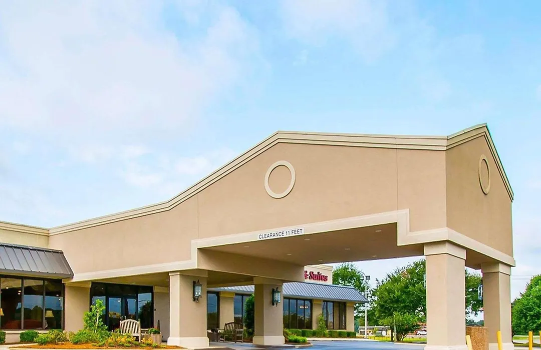Clarion Inn & Suites Dothan South-1