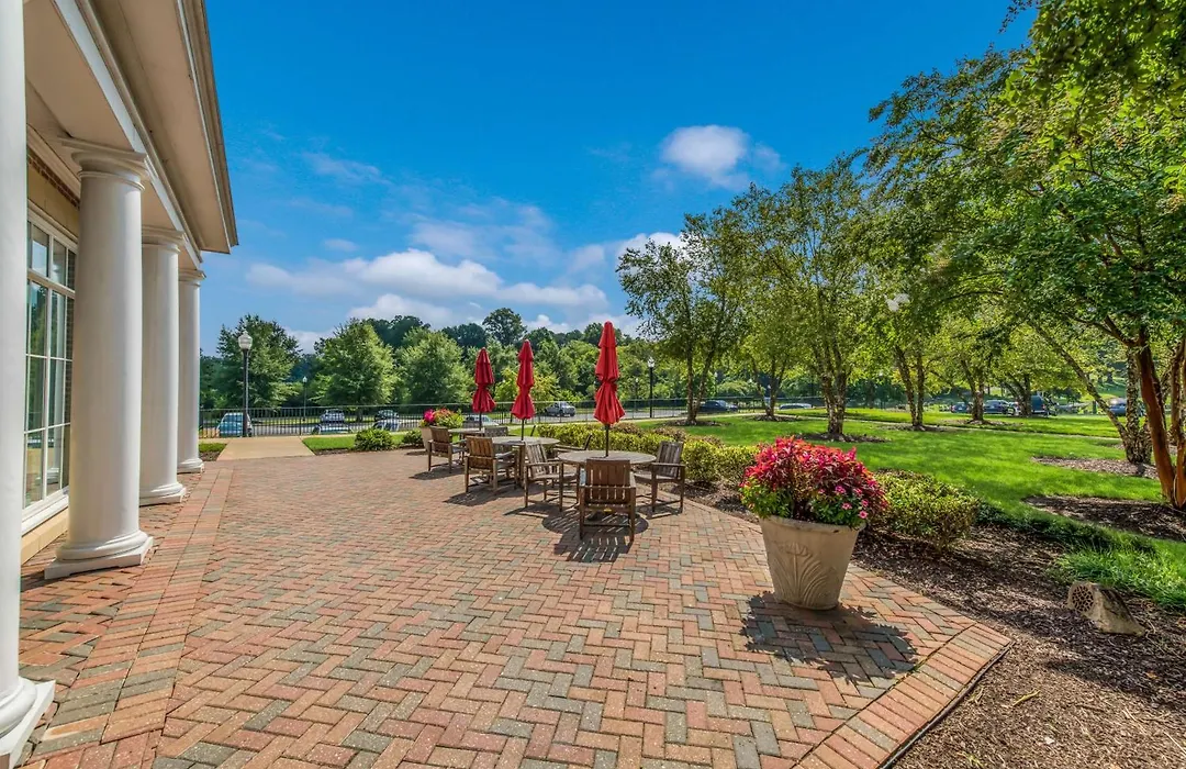 Hilton Garden Inn Suffolk Riverfront-1