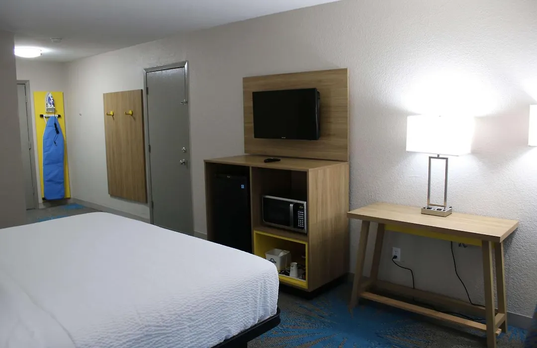Days Inn By Wyndham Waco University Area-1