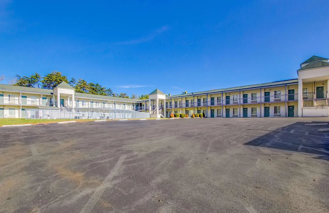 Econo Lodge-1