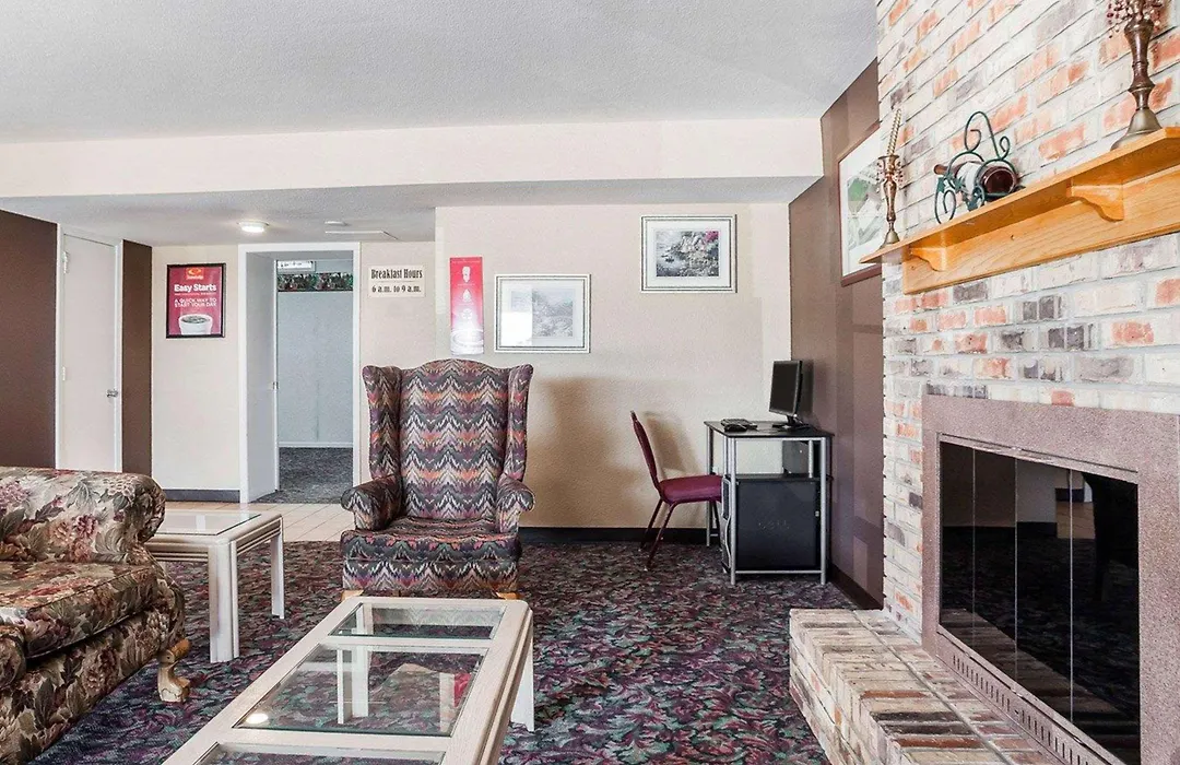 Econo Lodge-1