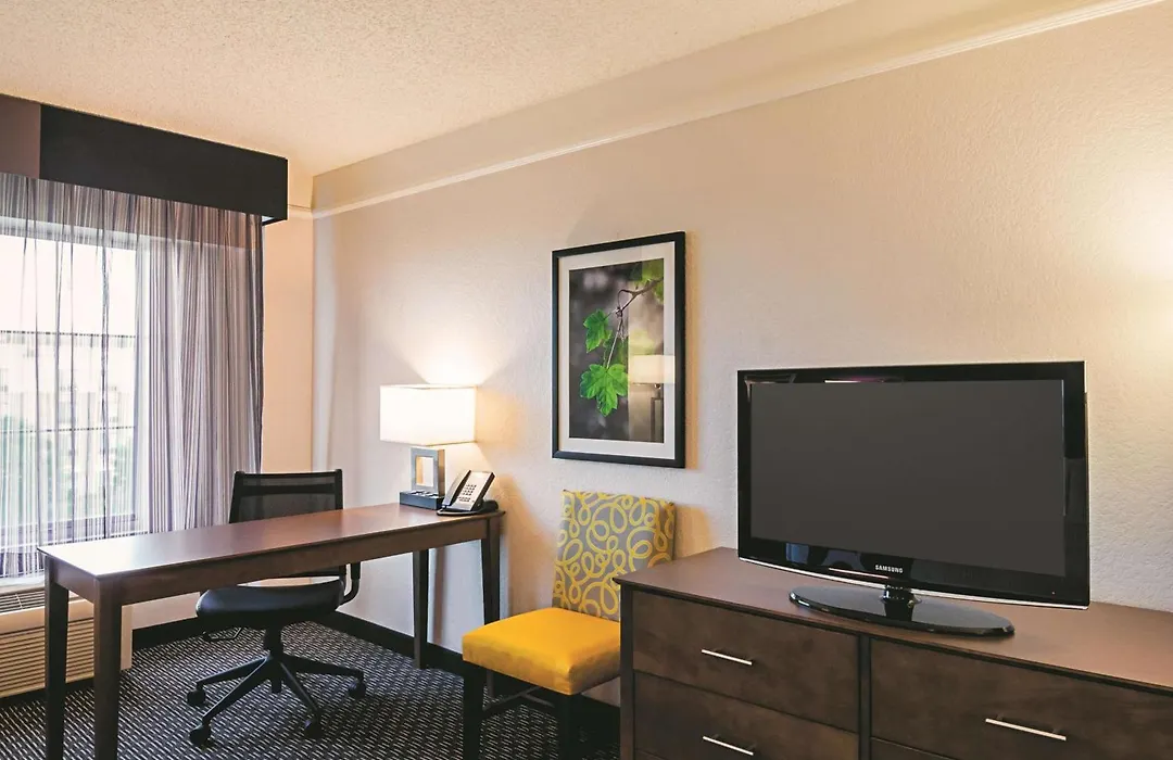 La Quinta Inn & Suites By Wyndham Denver Airport Dia-1