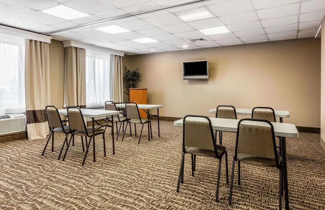 Comfort Inn & Suites Airport-American Way-1