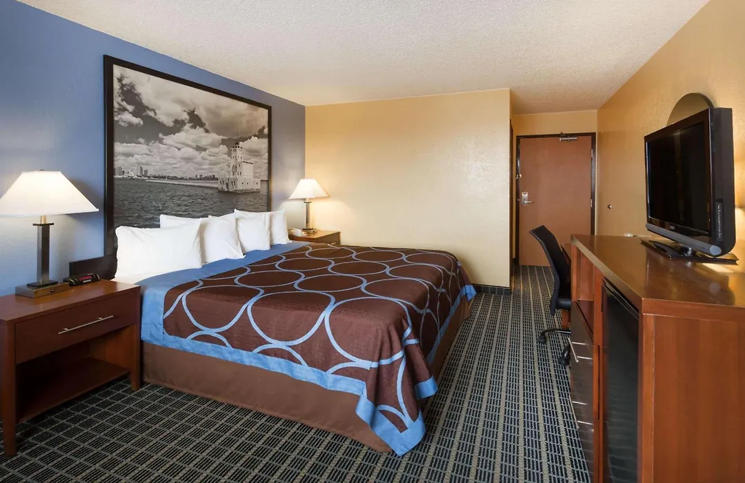 Super 8 By Wyndham Janesville-1