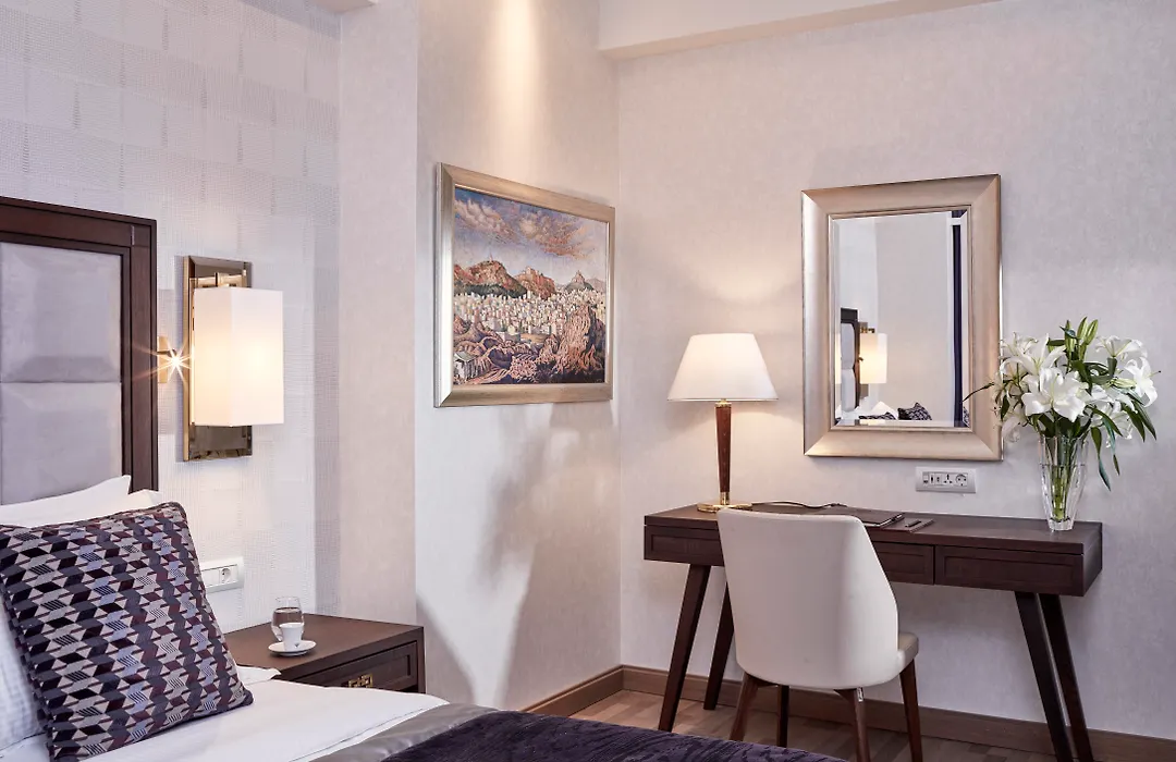 Electra Metropolis-1