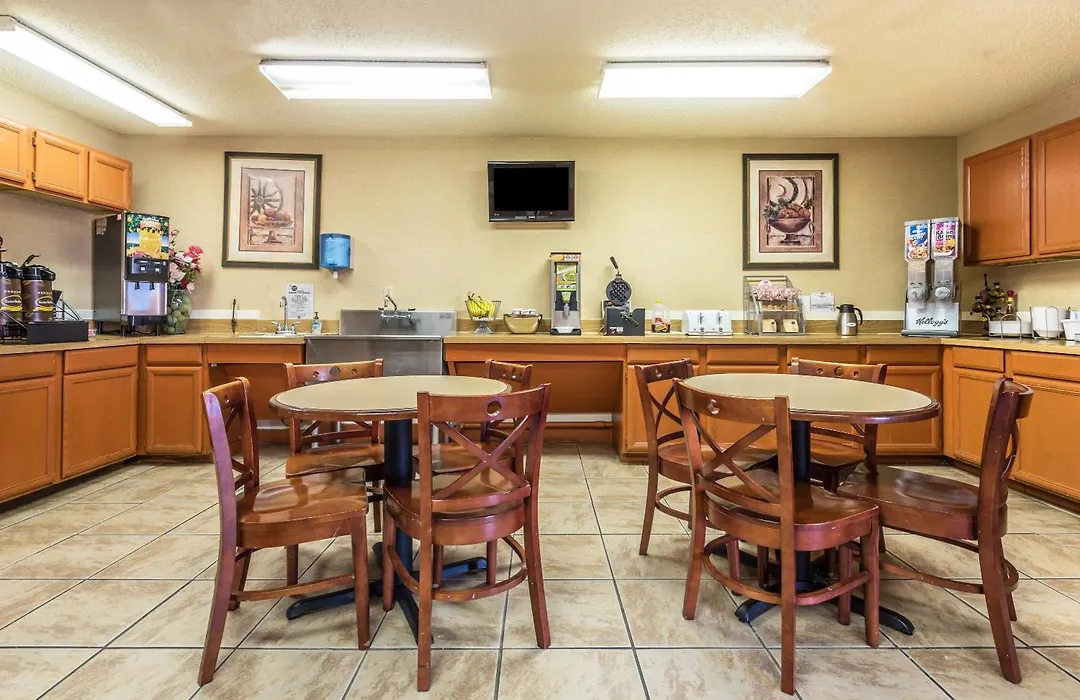 Super 8 By Wyndham Denton-1