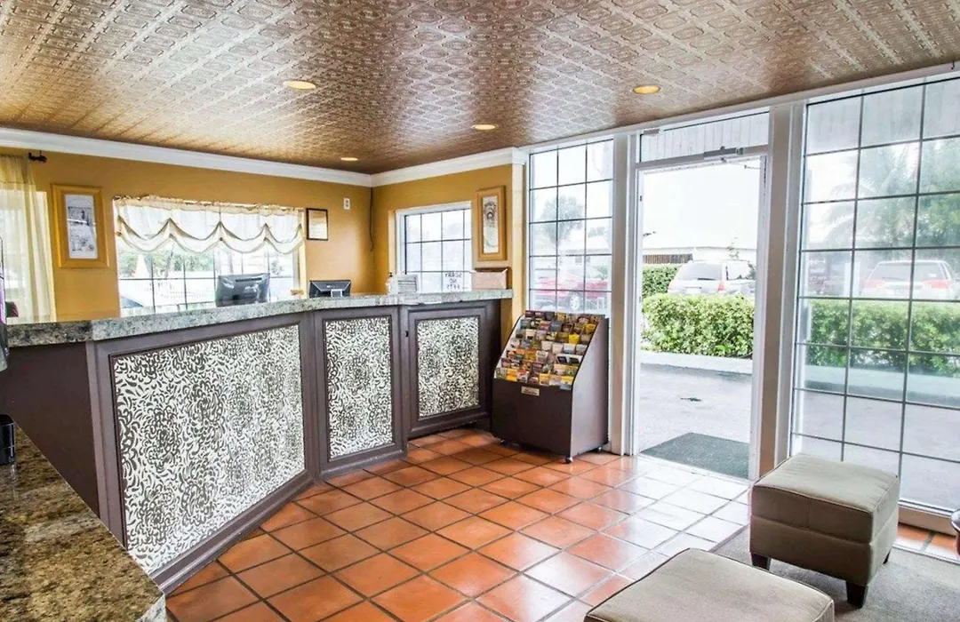 Econo Lodge Cocoa Beach - Near The Port-1