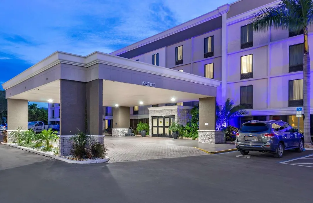 Comfort Inn & Suites St Pete - Clearwater International Airport-1