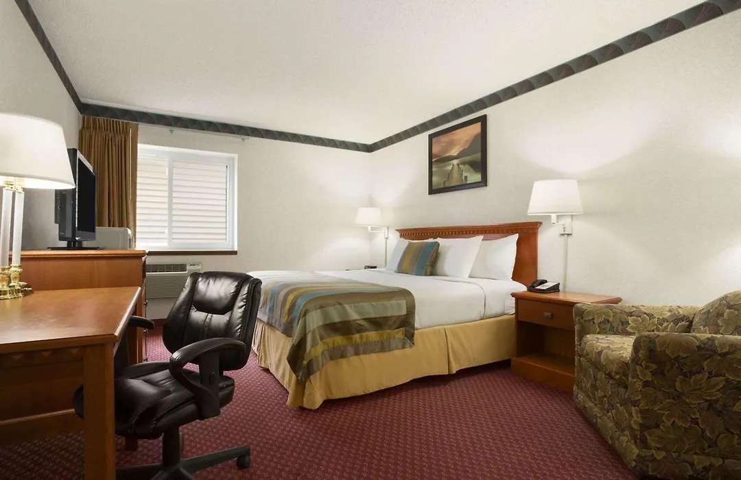 Days Inn By Wyndham Middletown-1
