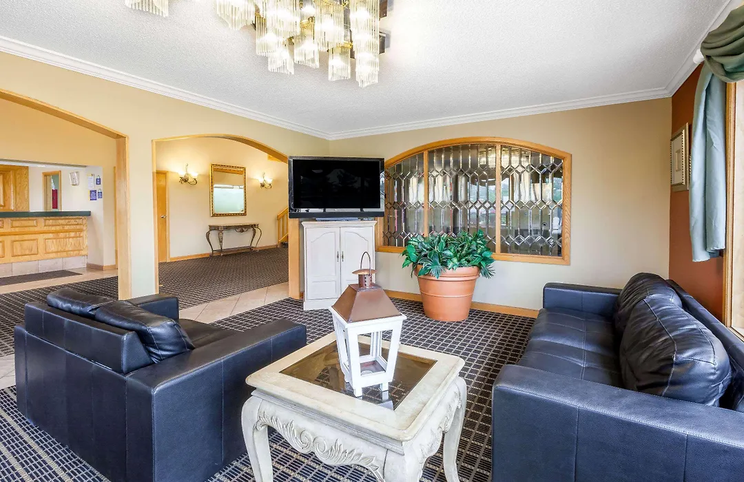Days Inn & Suites By Wyndham Kalamazoo-1