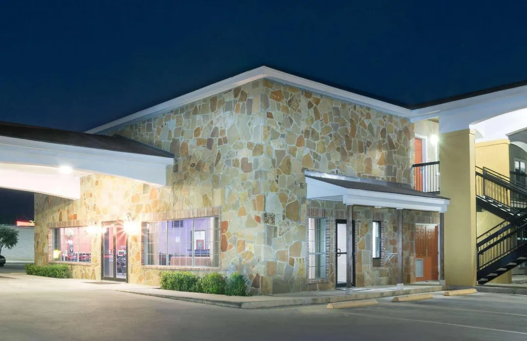 Super 8 By Wyndham San Antonio Near Fort Sam Houston-1