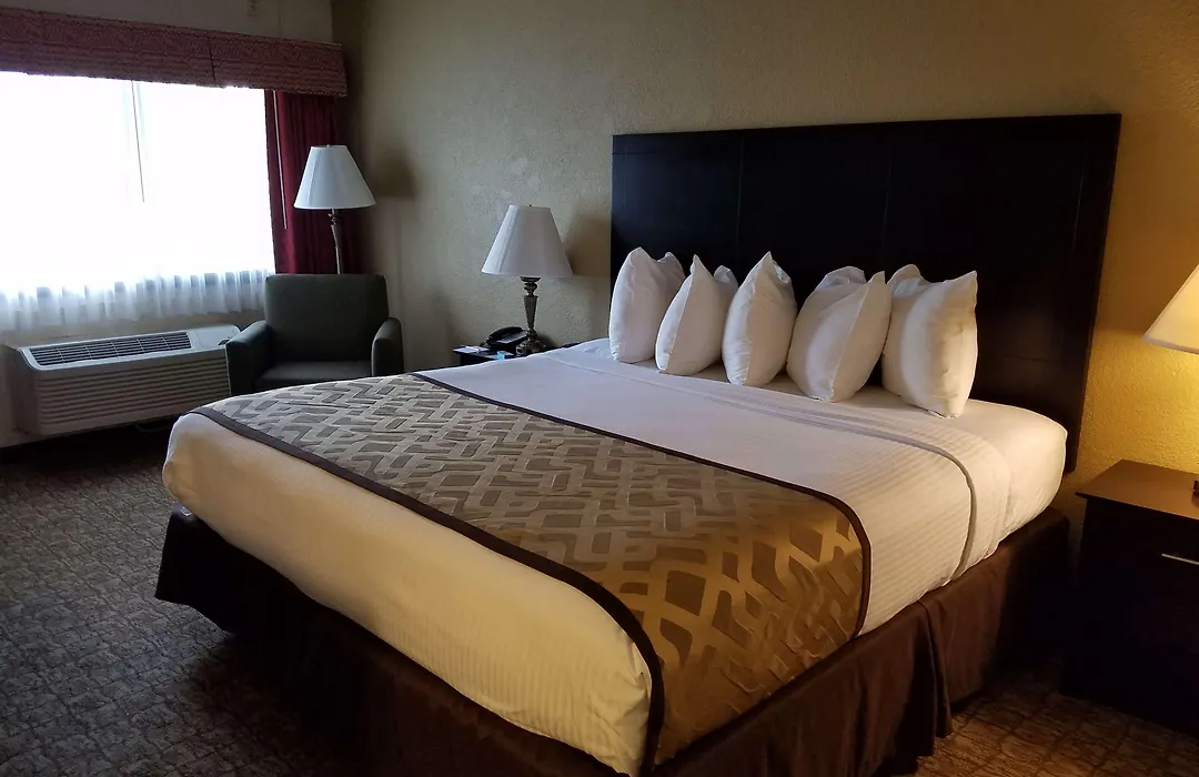 Best Western Crossroads Inn-1