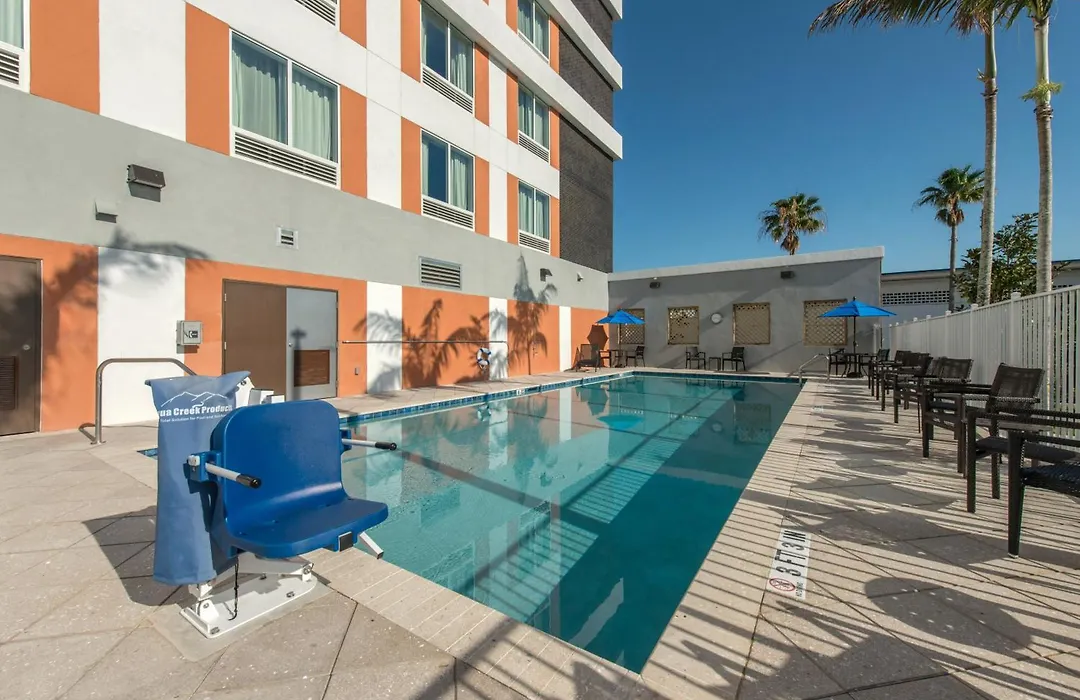 Comfort Suites Fort Lauderdale Airport & Cruise Port-1