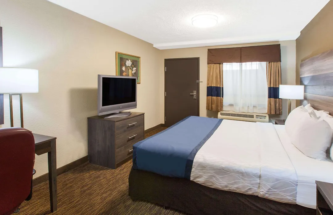 Baymont By Wyndham Downtown Detroit-1