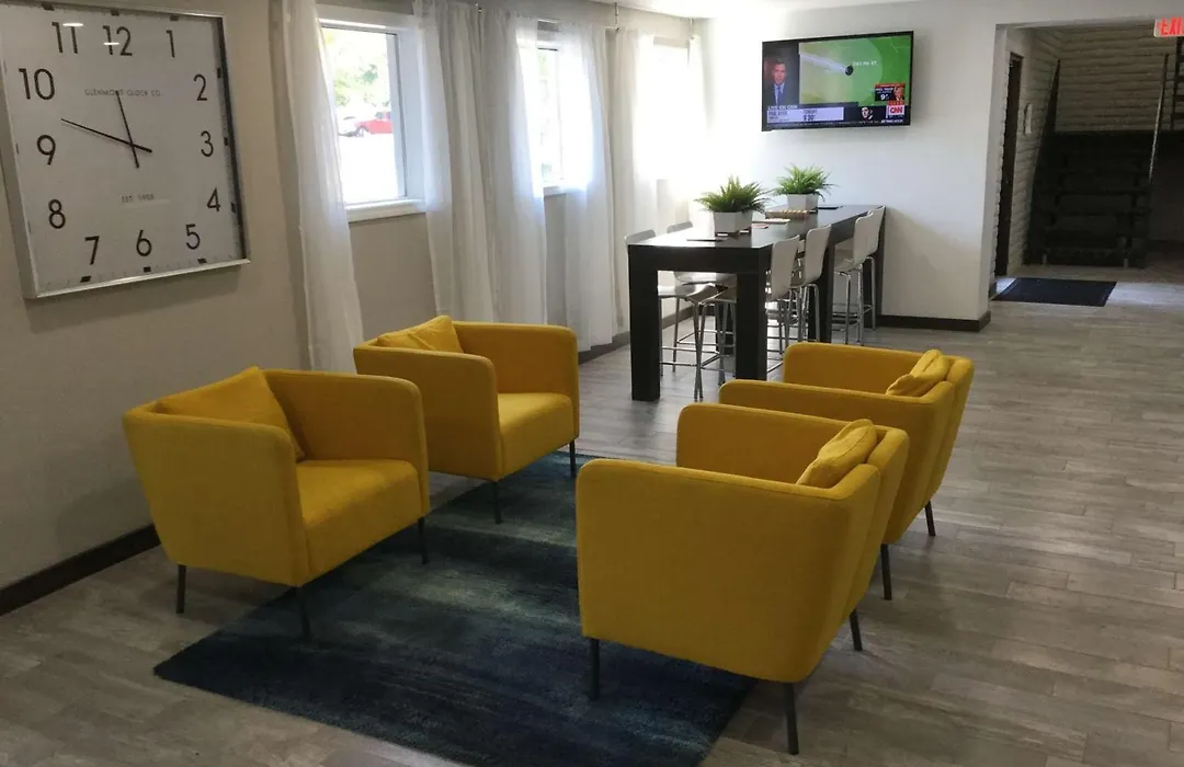Days Inn & Suites By Wyndham Cincinnati North-1