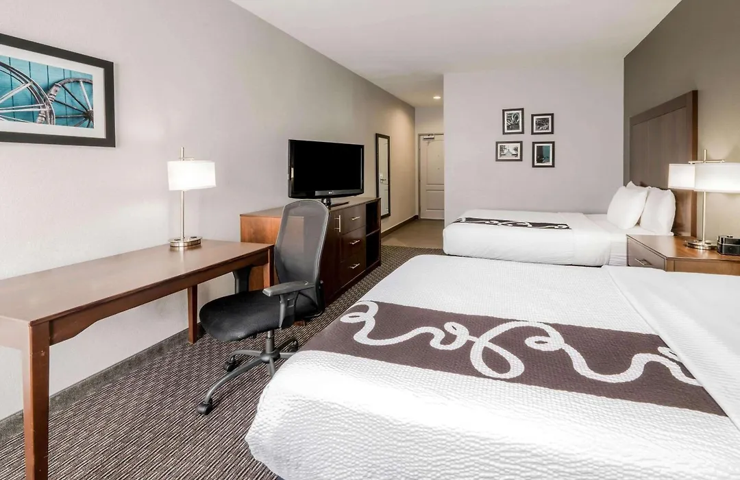 La Quinta Inn & Suites By Wyndham Fort Worth Arlington West-1