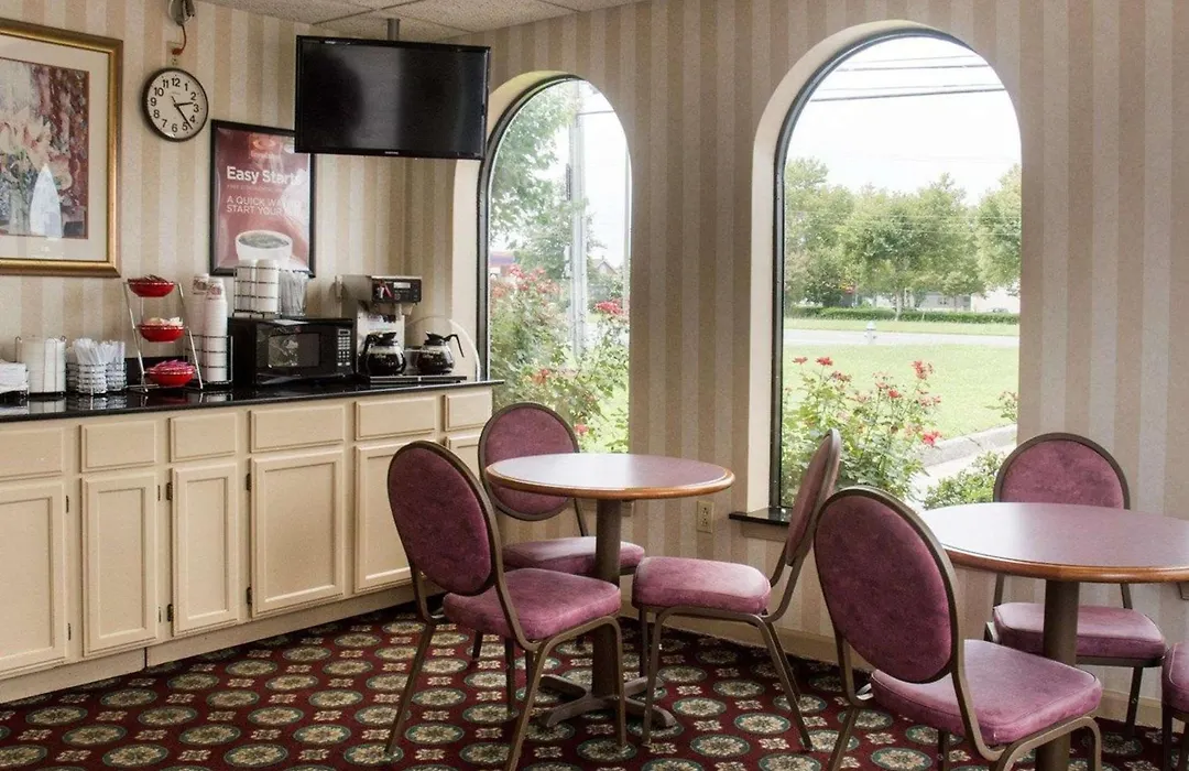 Econo Lodge Chesapeake Route 13 And I-464-1