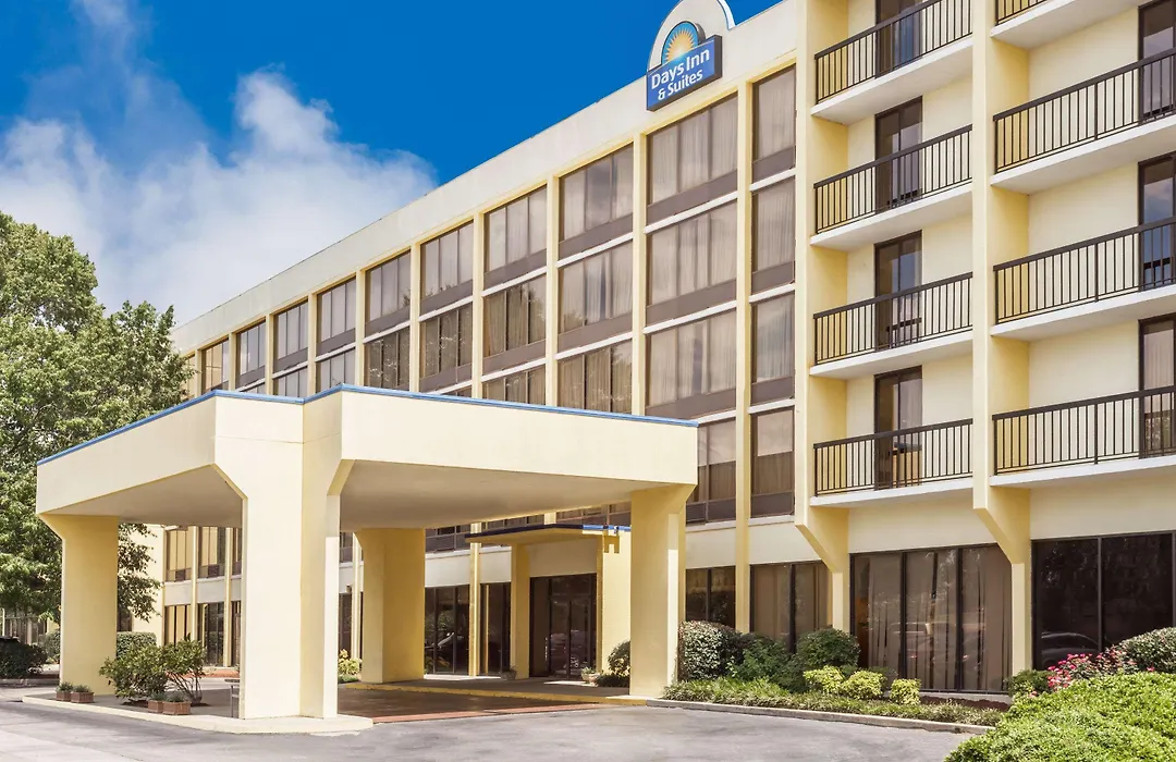 Days Inn & Suites By Wyndham Se Columbia Ft Jackson-1