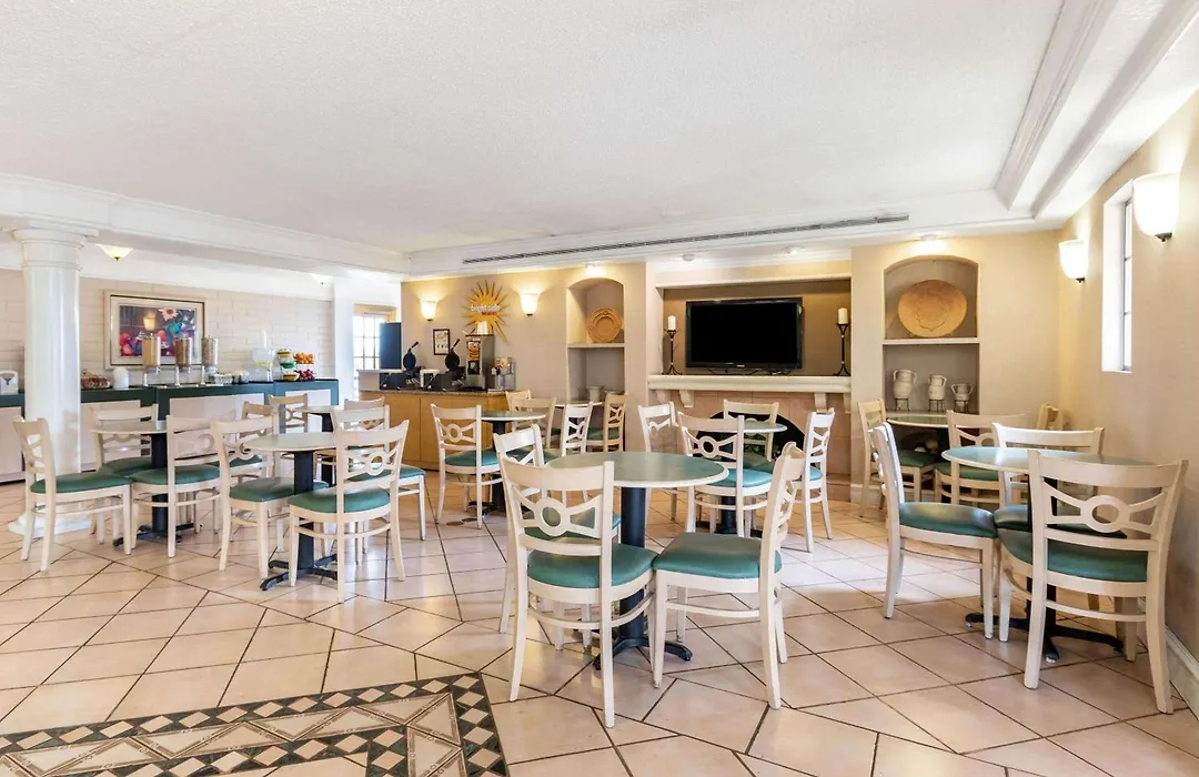 La Quinta Inn By Wyndham El Paso West-1