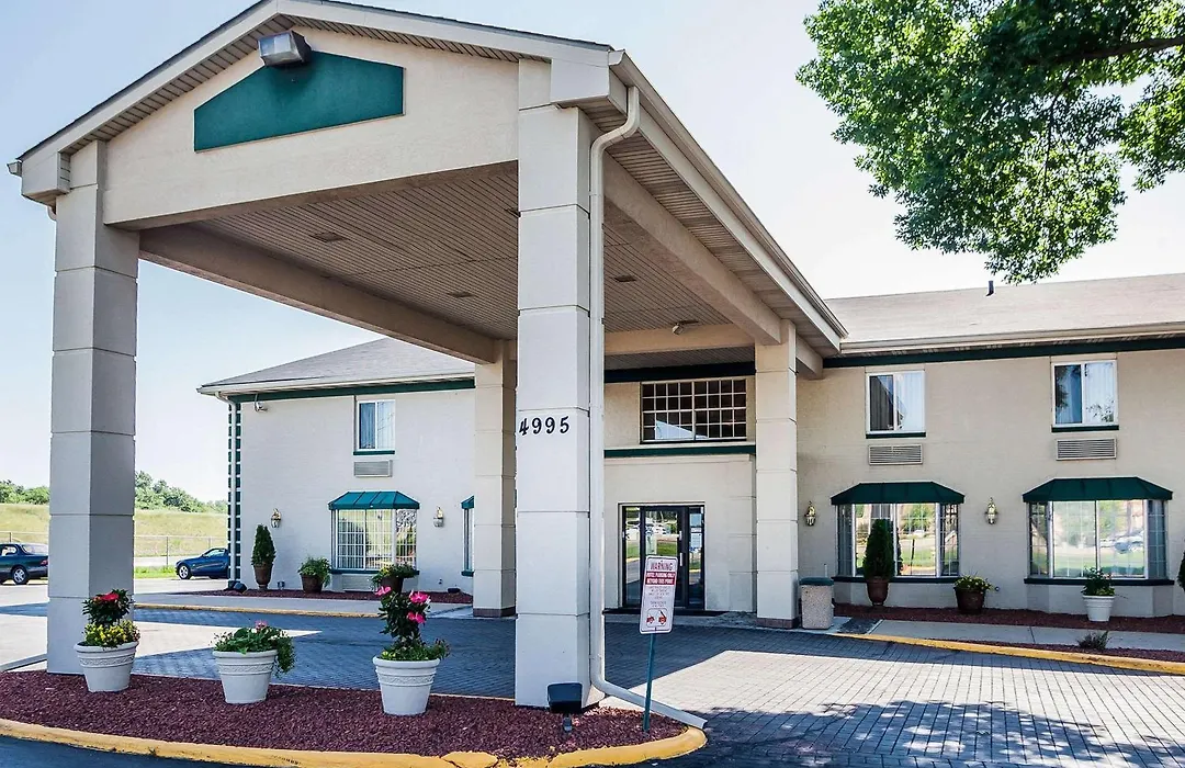 Quality Inn & Suites Des Moines - Merle Hay Road-1
