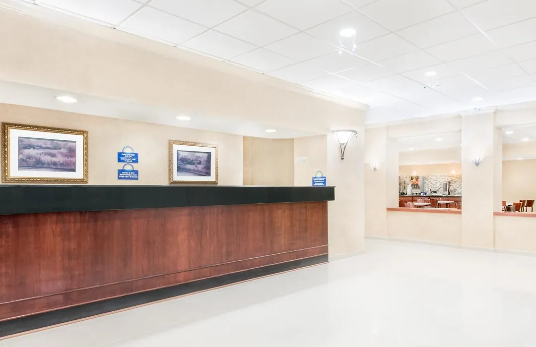 Days Inn & Suites By Wyndham York-1