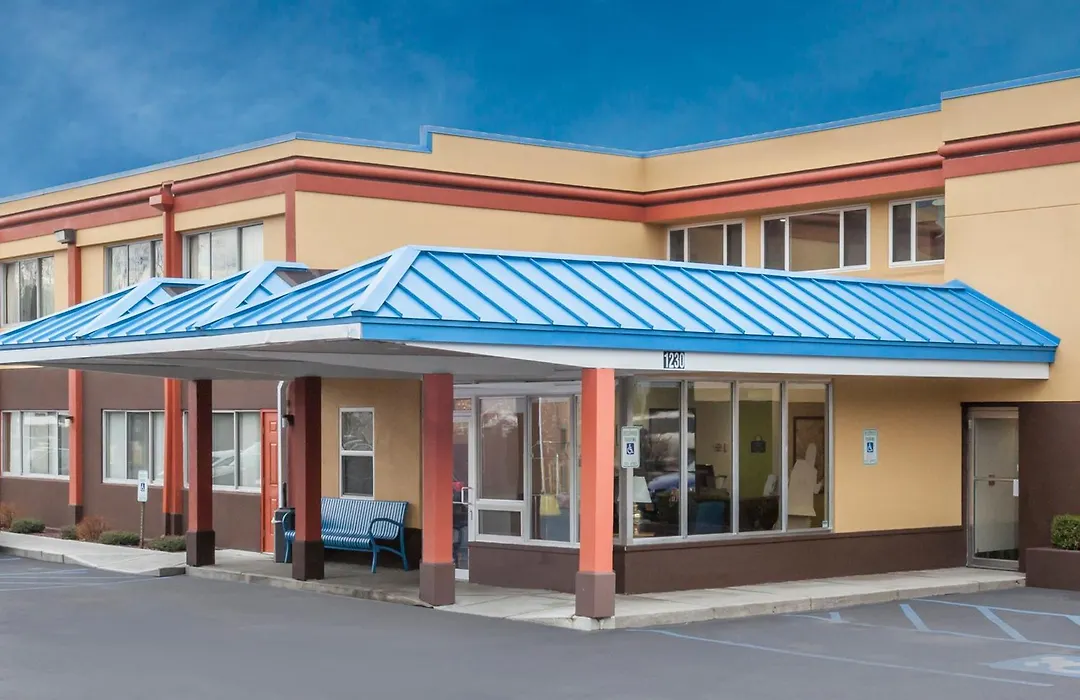 Days Inn By Wyndham Albany Suny-1