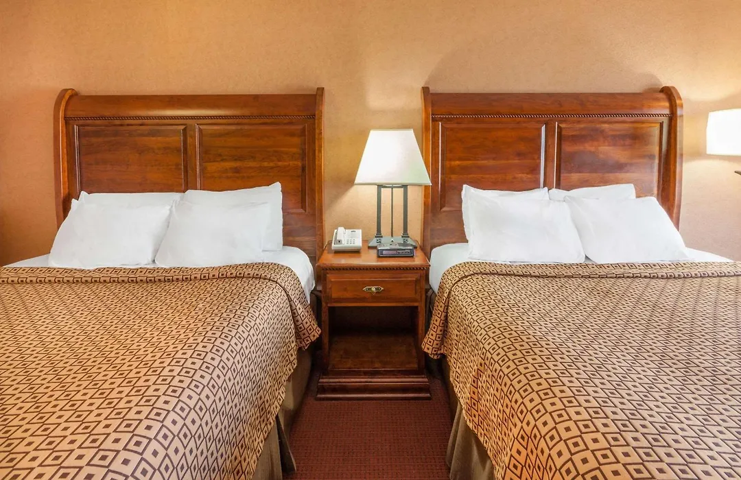 Ramada By Wyndham Mackinaw City Waterfront-1