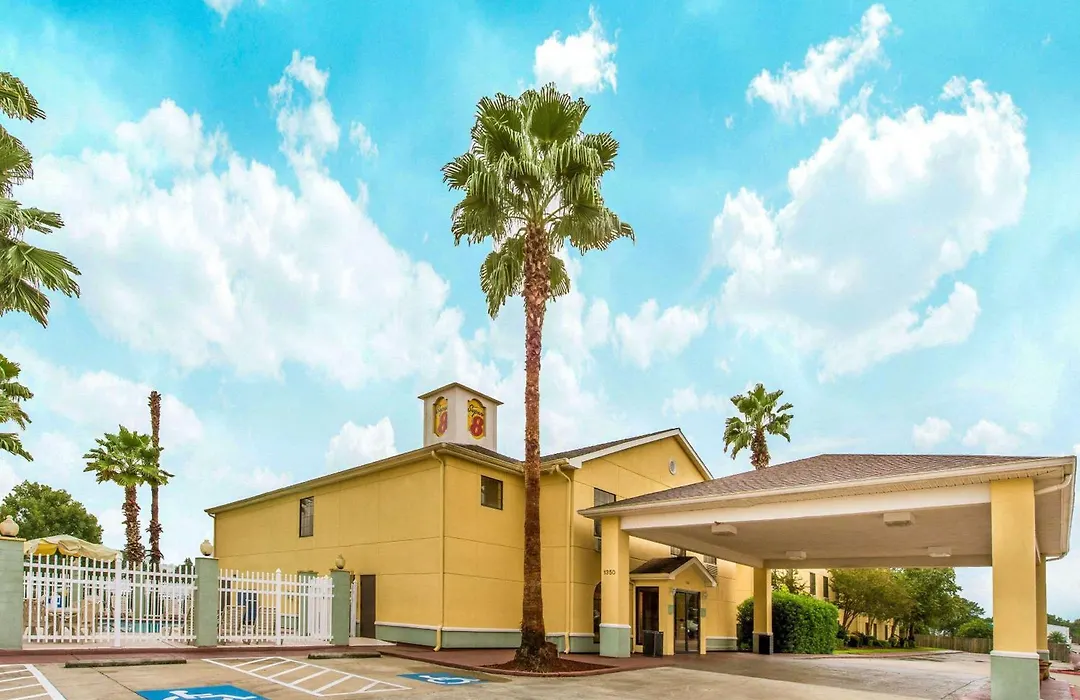 Super 8 By Wyndham Lake Charles/Sulphur-1