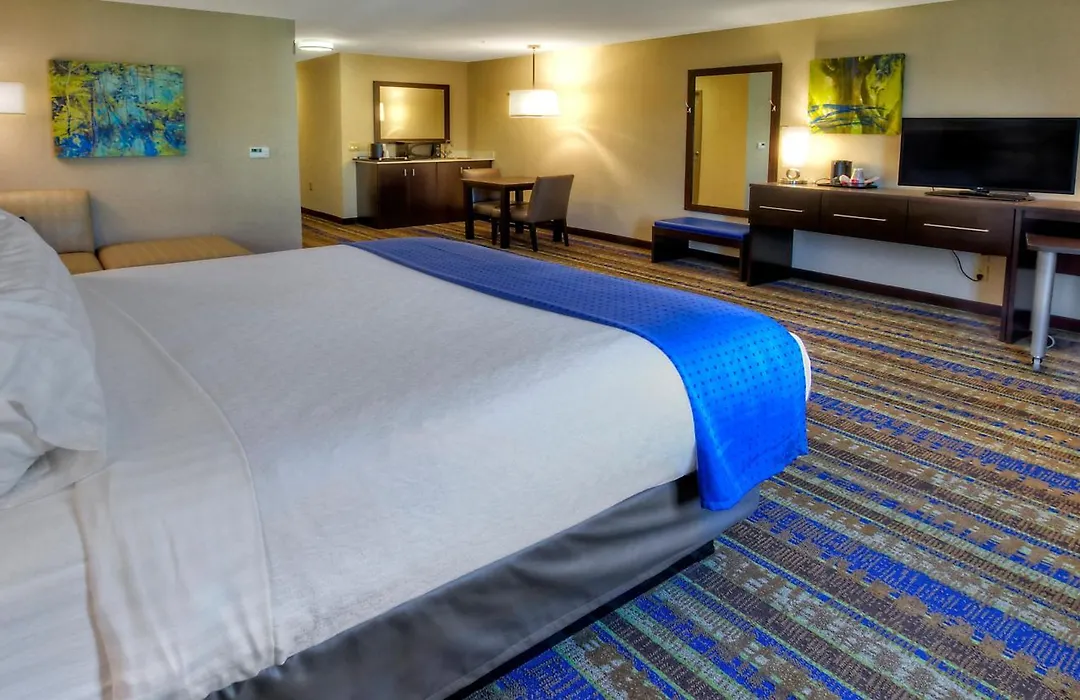 Holiday Inn & Suites Tupelo North By Ihg-1