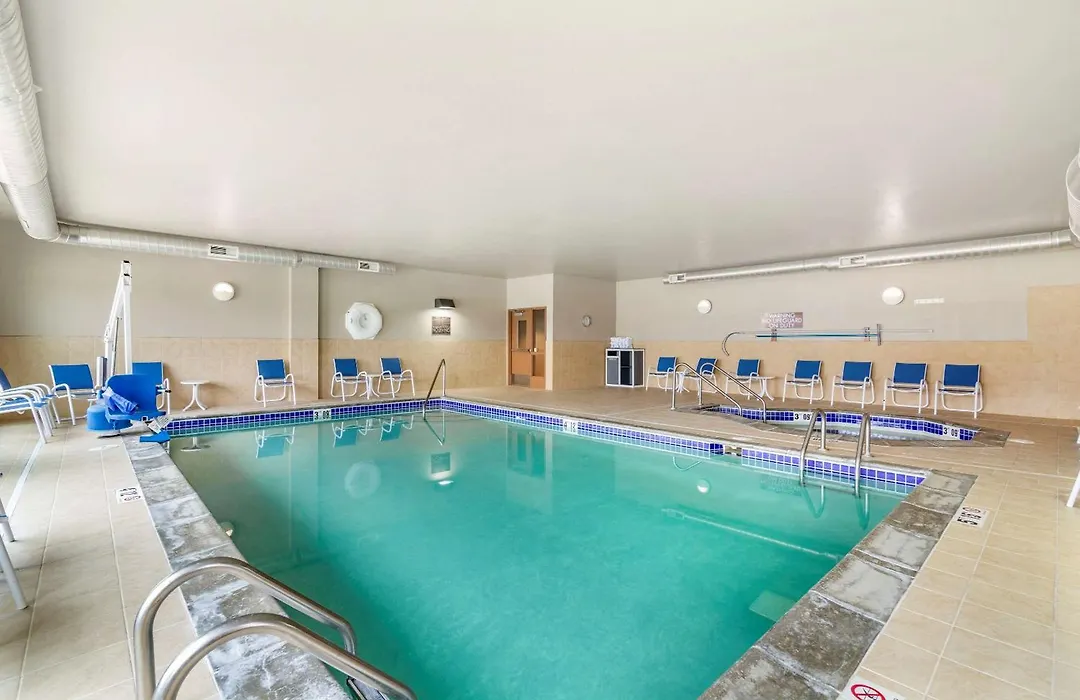 Legend Hotel Minot-1
