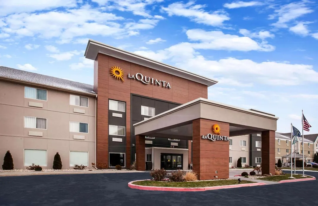 La Quinta Inn And Suites By Wyndham Elkhart-1