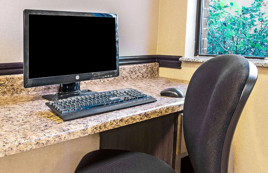 Days Inn & Suites By Wyndham Jeffersonville In-1