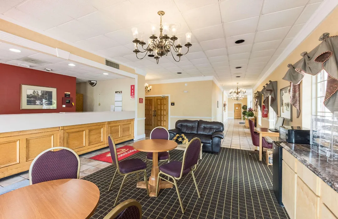 Econo Lodge Inn & Suites Orangeburg-1