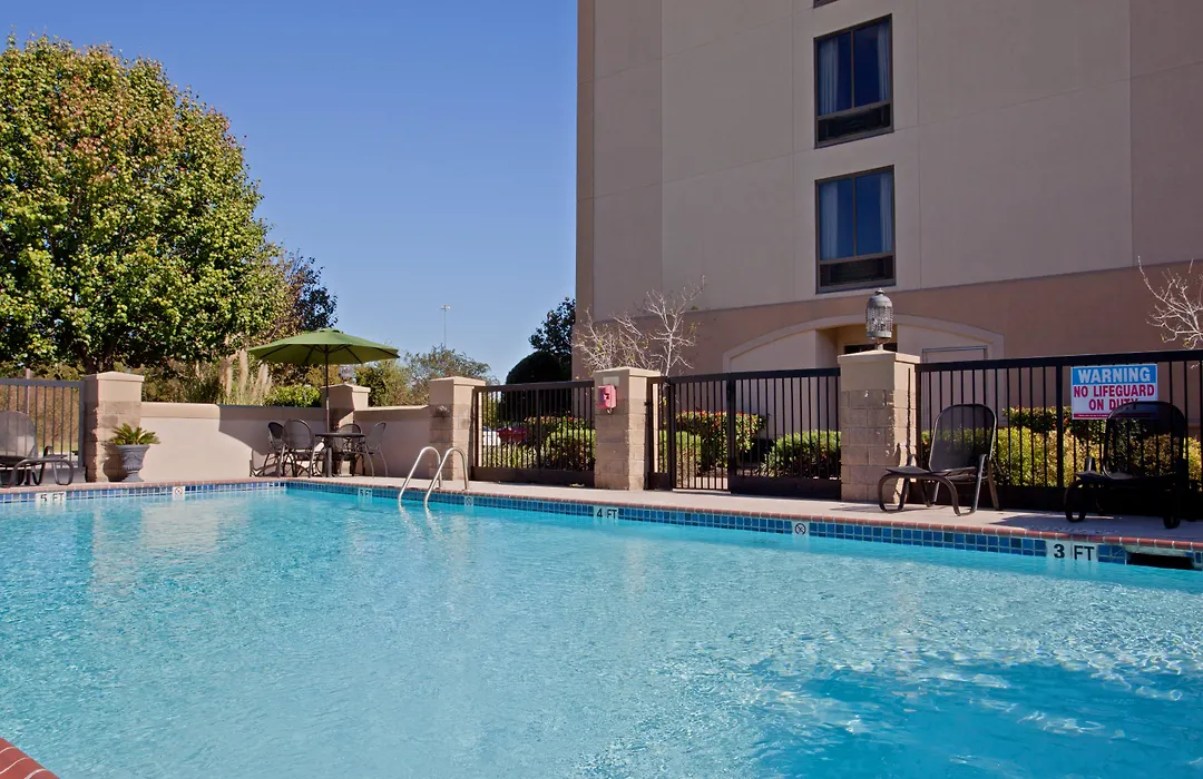 Best Western Plus Sugar Land-Stafford-1